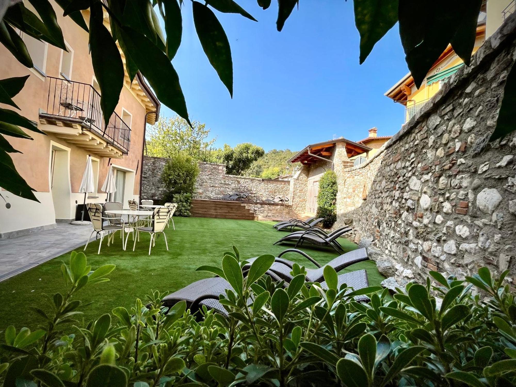 Villa Fontanelle Gardapartments Polpenazze del Garda Kültér fotó